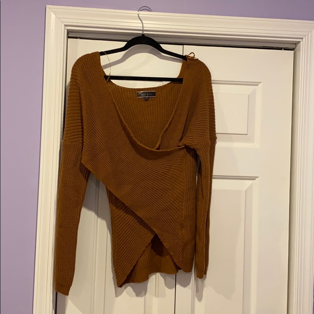 Cross over sweater